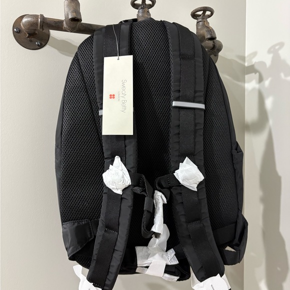 NWT Sweaty Betty On the Go Running Recycled Polyester Backpack - Picture 3 of 9